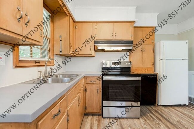 Building Photo - Close to downtown OP!!! Includes Water, El...