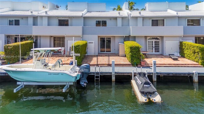 Building Photo - 3827 NE 166th St