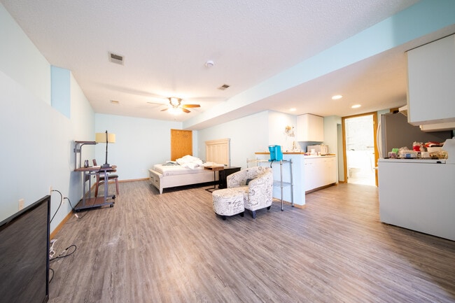 Building Photo - 1039 Fillmore Cir NE