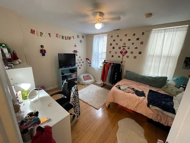 Building Photo - 1849 Willington St