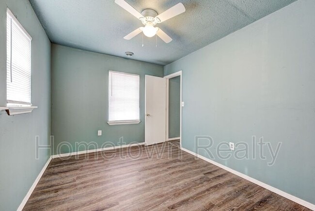 Building Photo - 2200 N St Luke Ave