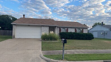 Building Photo - Very nice home in NRH in Birdville ISD