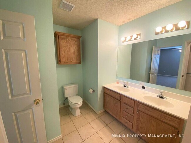 Building Photo - 10604 Boston Ave