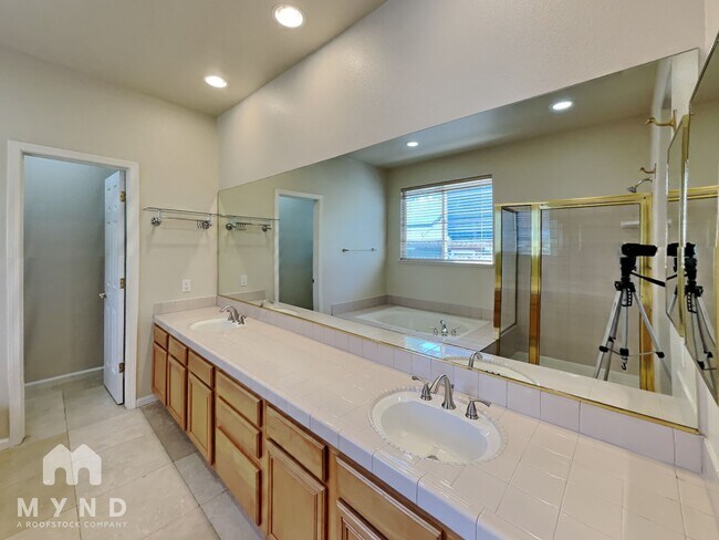 Building Photo - 695 Citadel Rd