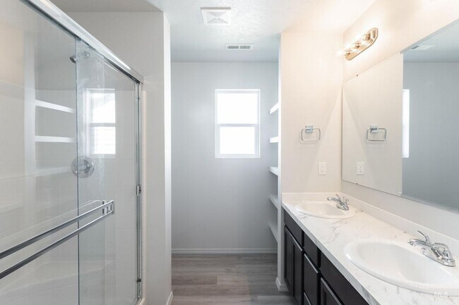 Building Photo - Beautiful Home with Bonus Room!