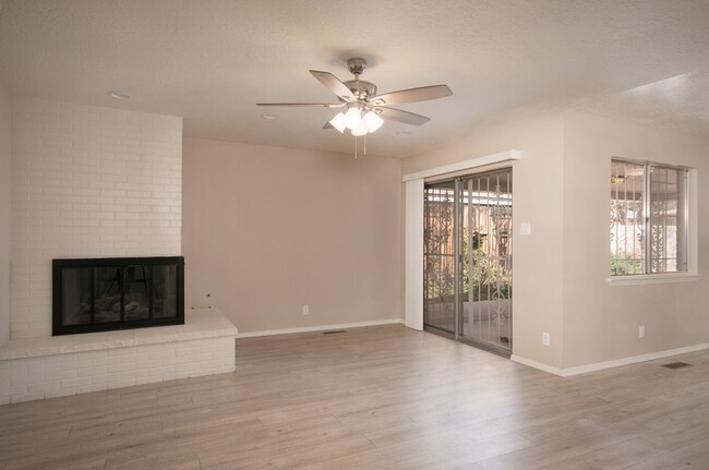 Building Photo - Beautifully Remodeled NE Heights/Uptown Ar...