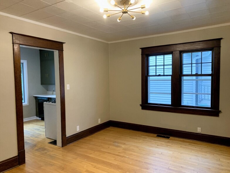 Building Photo - 1232 Porlier St