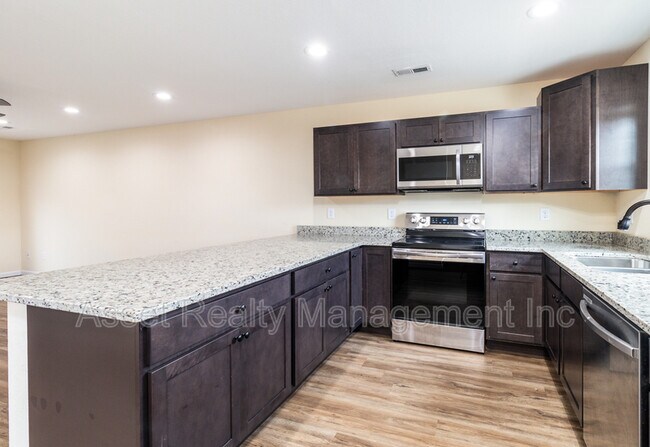 Building Photo - 916 Warrior Hill Dr