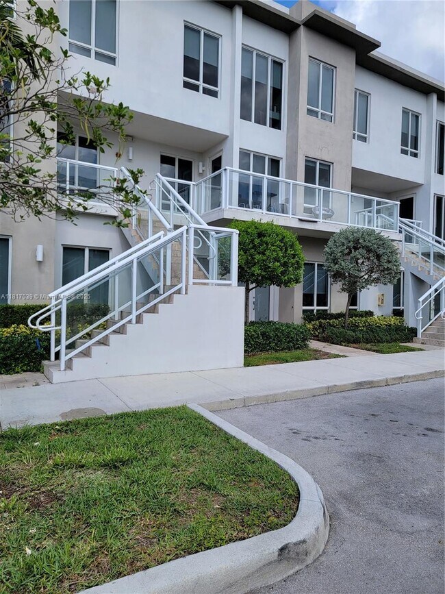 Primary Photo - 6310 NW 103rd Pl