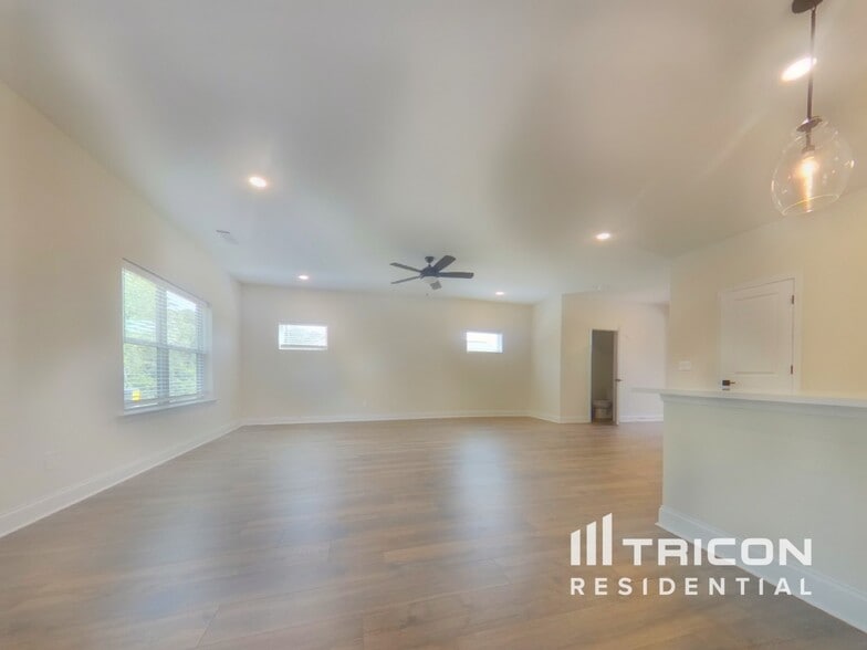Primary Photo - 488 Cantrell Dr