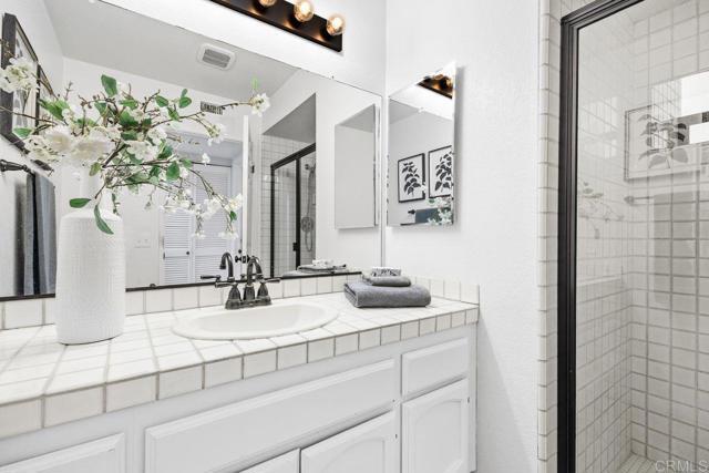 Building Photo - 9346 Laurentian Dr