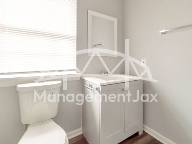 Building Photo - 1165 Hart St