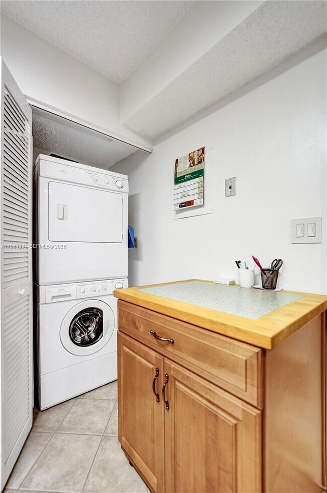 Building Photo - 2814 N 46th Ave