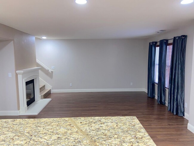 Building Photo - Somersett Reno Home - Walking Trails and t...
