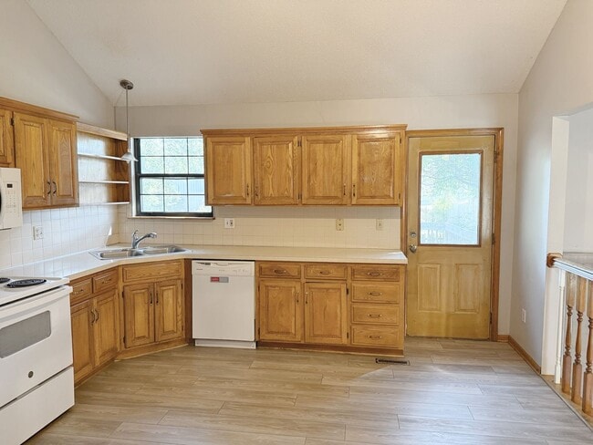 Building Photo - SEE IT NOW: Charming 4-Bedroom Home with F...