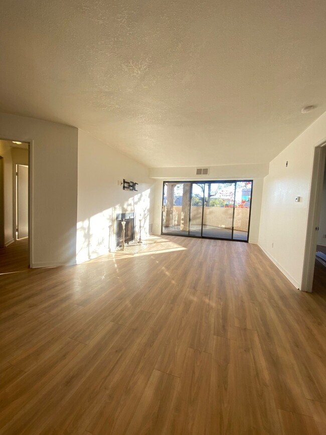 Building Photo - 9785 Mesa Springs Way