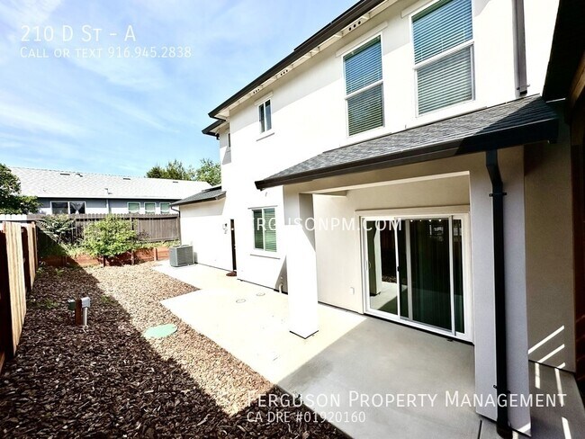 Building Photo - 210 D St