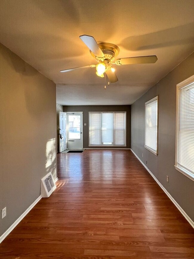 Building Photo - Charming 3 bedroom St Louis home near Nort...