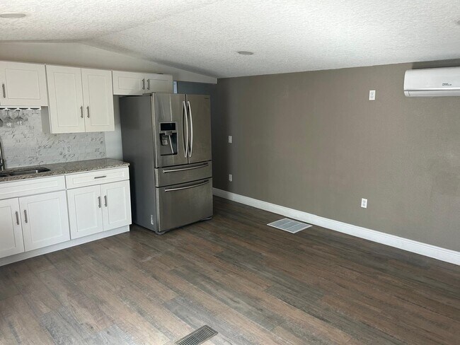 Building Photo - 4770 Naranja Way
