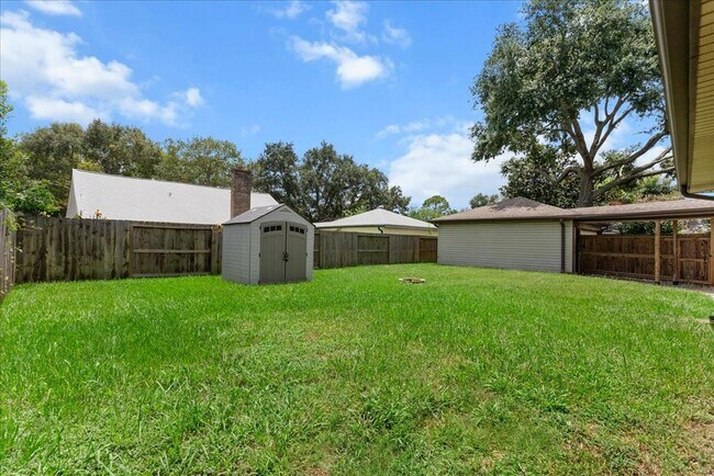 Building Photo - 3319 Meadowcreek Dr