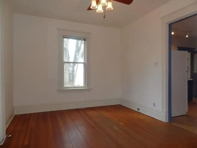 Building Photo - 320 N Dodge St