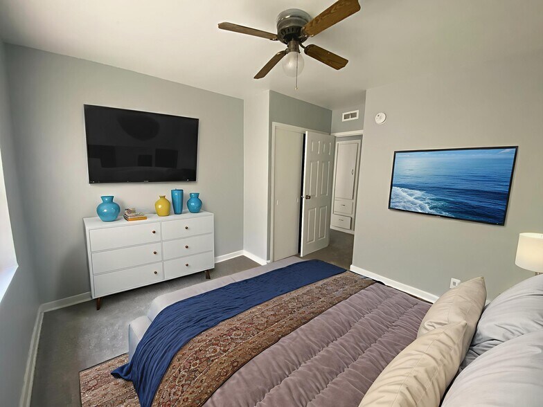 Primary Photo - Carriage Hill Apartments