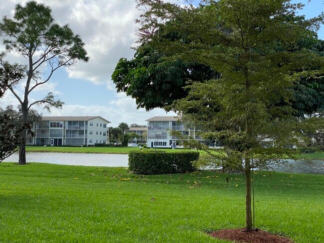 Building Photo - 342 Mansfield Dr