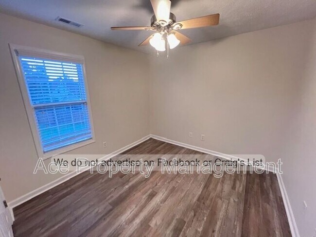 Building Photo - 2826 Aristocrat Ln