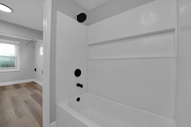 Building Photo - Spacious 4 Bedroom Single Family Home – Fe...