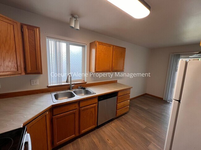 Building Photo - Updated 3 bed house in Davis Park
