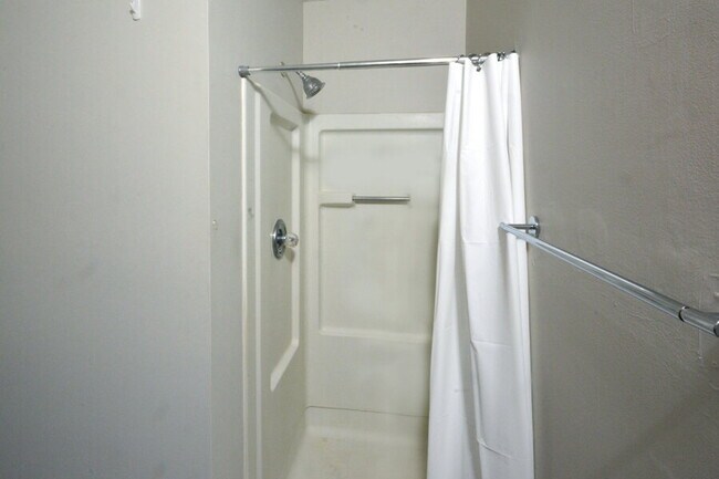 Building Photo - Charming Durham Townhome in Westgate Townes!