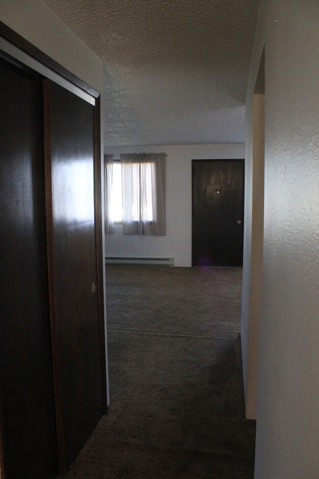 Building Photo - 3 Bedroom 1 Bath Home for Rent near Mount Stuart Elementary