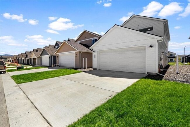 Building Photo - Experience Spacious Luxury: 4 Bedroom, 3 Bath Two-Story Rental Home Awaits