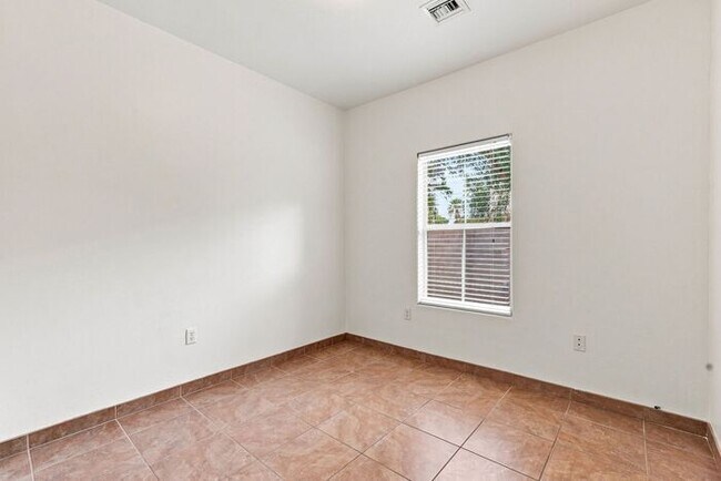 Building Photo - Spacious 3BR/2BA West Tucson Home | Open-Concept Living & Carpet-Free Interior
