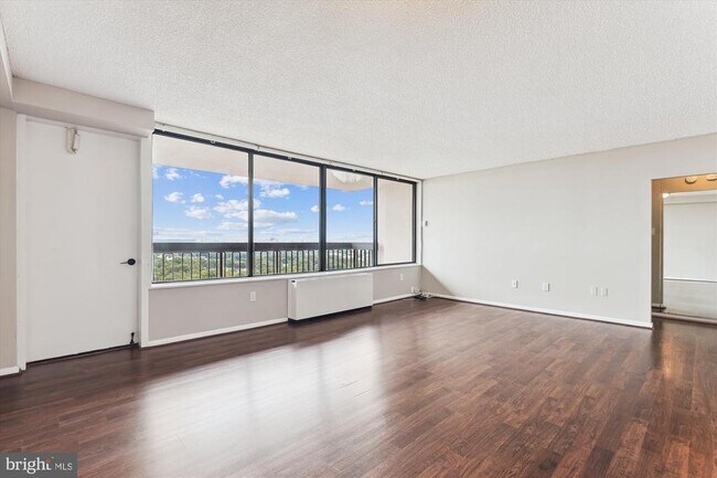 Building Photo - 3701 S George Mason Dr
