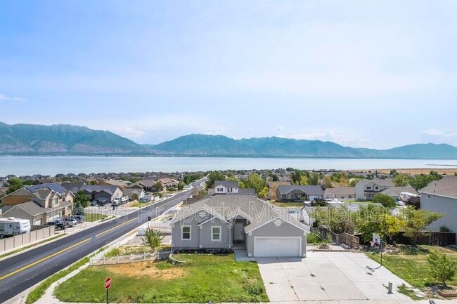 Building Photo - 4016 S Sunrise Dr