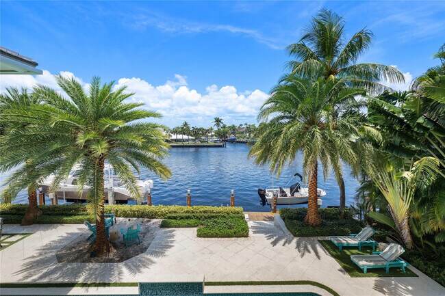 Building Photo - 2307 N Riverside Dr