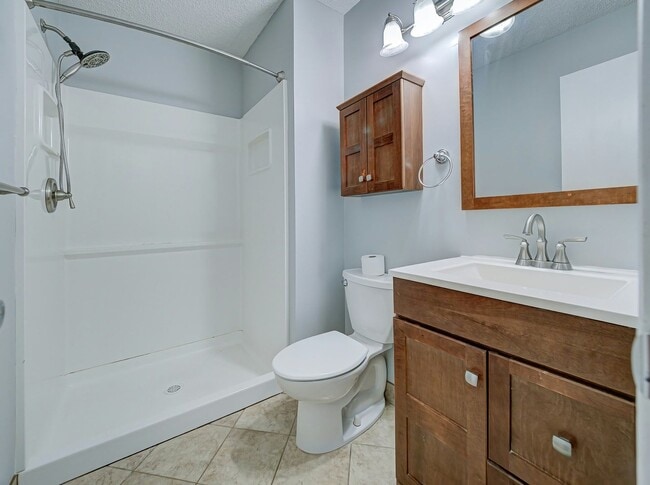 Building Photo - 96 Versailles Ct