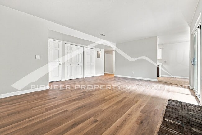 Building Photo - 3141 S Tamarac Dr