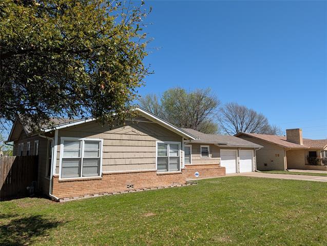 Building Photo - 2413 Hillview Dr