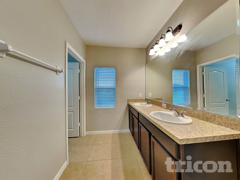 Building Photo - 727 Benjamin Trail