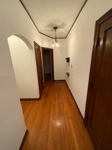 333-7 Entry Hallway - 333 N Sycamore Ave