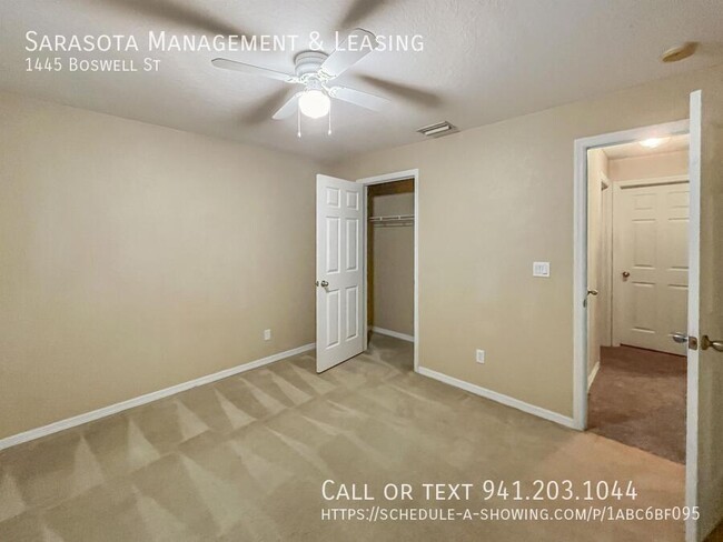 Building Photo - Spacious 3 Bed, 2 Bath with Den in the Nor...