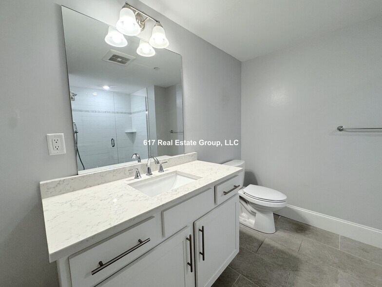 Building Photo - 120 Kenrick St