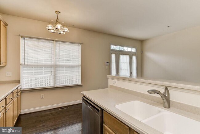 Building Photo - 122 Elmcroft Blvd