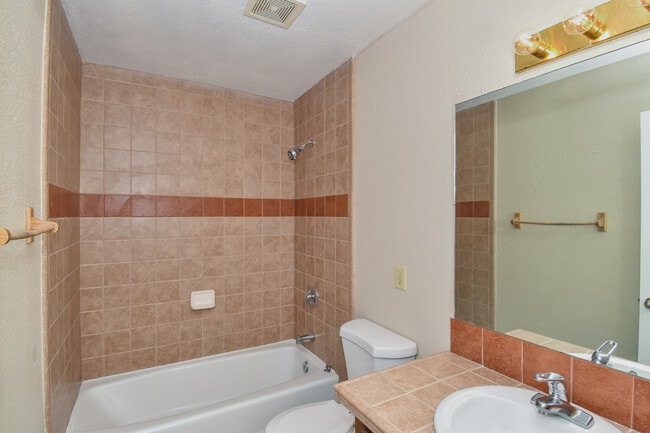 Building Photo - 1413 E Torrey Pines Cir
