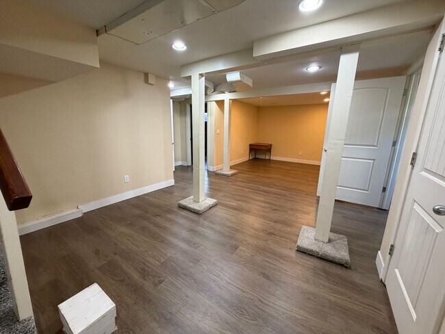 Building Photo - 4 bedroom, 2.5 bath house in the heart of Corvallis