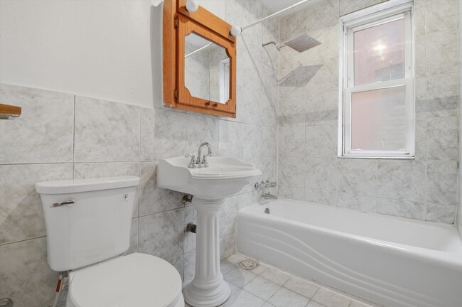 Building Photo - 2911 W Belden Ave