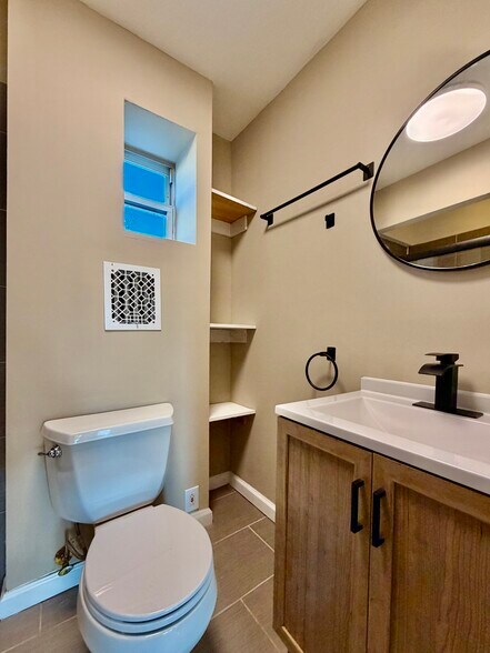 Building Photo - 2223 Winton St