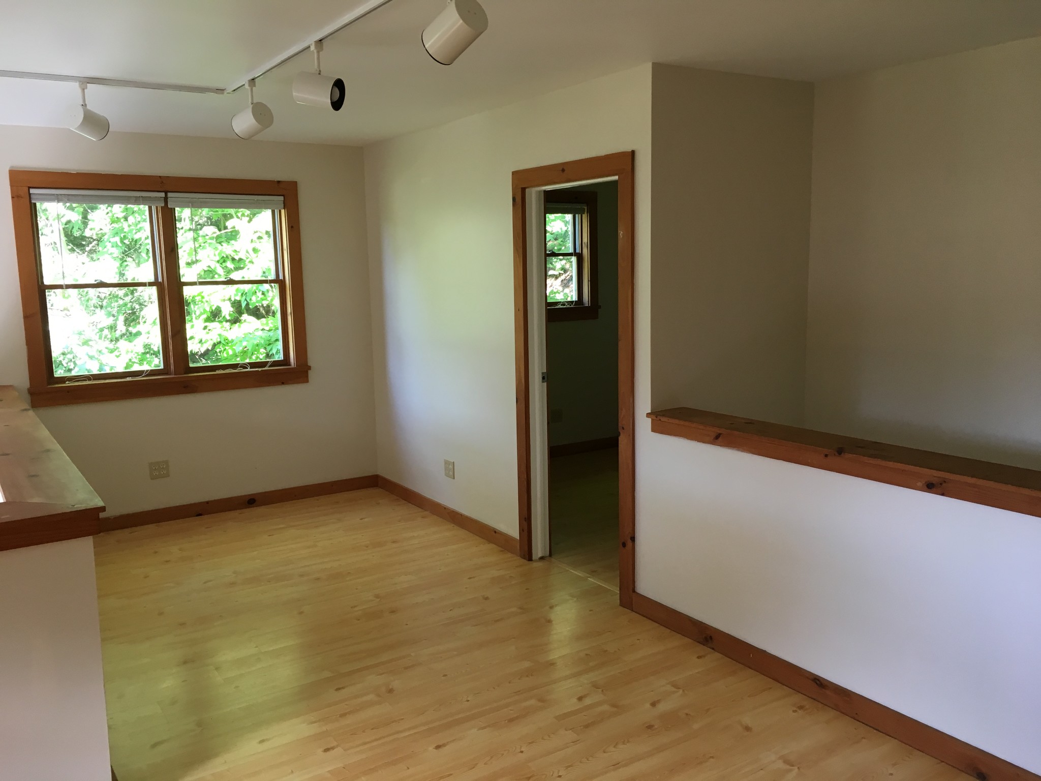 Building Photo - 257 Meadow Ln